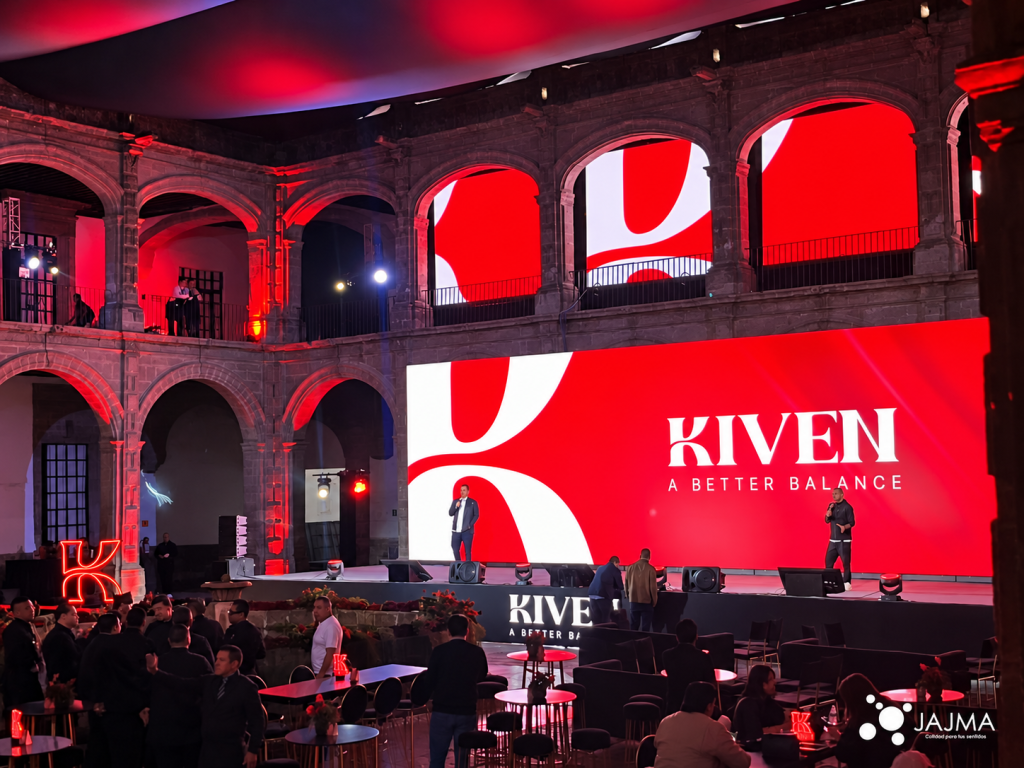 Pantalla de Kiven durante una intervención en el escenario